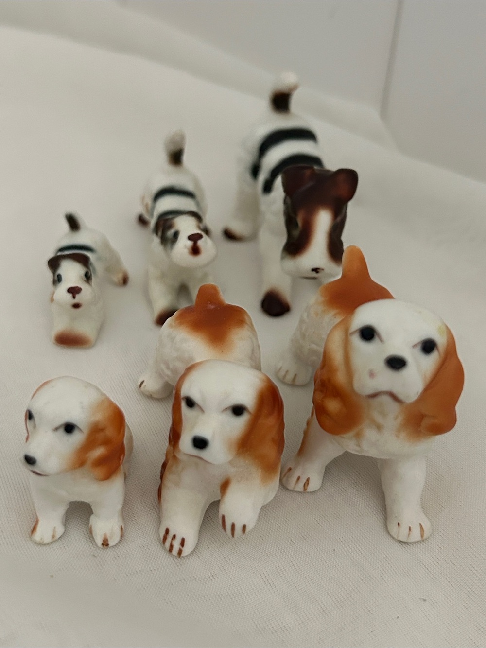 6 vintage Dog small Figurine Set White  Brown MCM dog family pup Spaniel Terrier